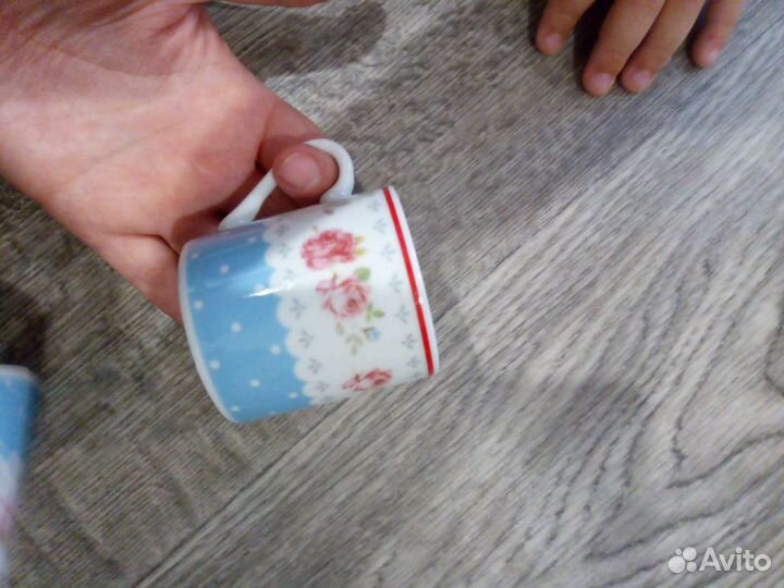 Новый набор чашек и блюдцев в коробочке