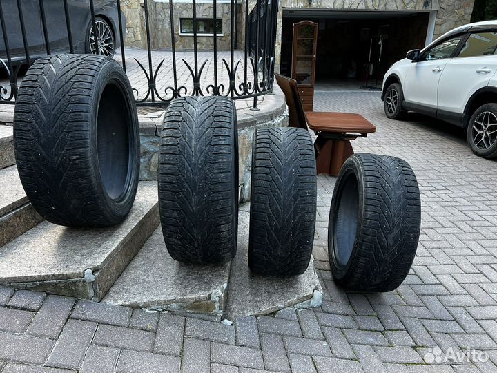 Nokian Tyres Hakkapeliitta R2 SUV 275/40 R20 110