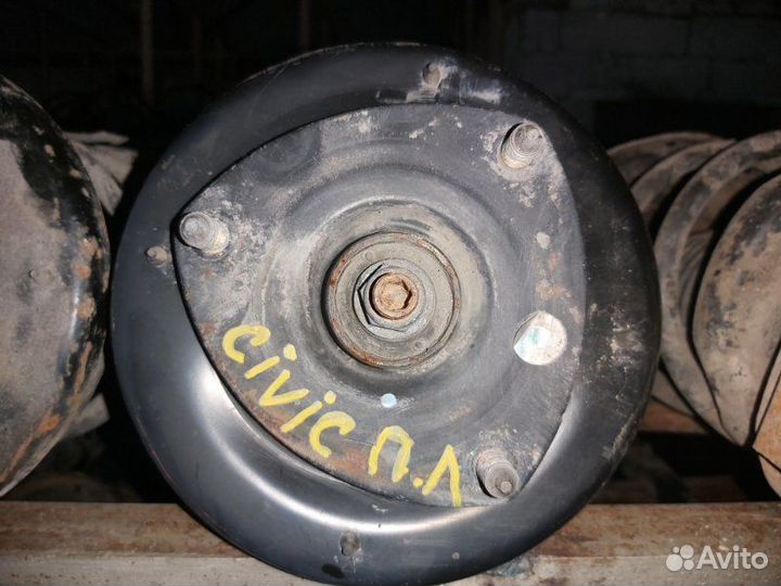 Стойка подвески передняя левая Honda Civic EU3