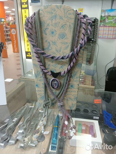 Колье жгут из бисера