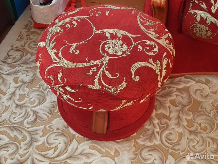 Диван + 2 кресла+пуфик