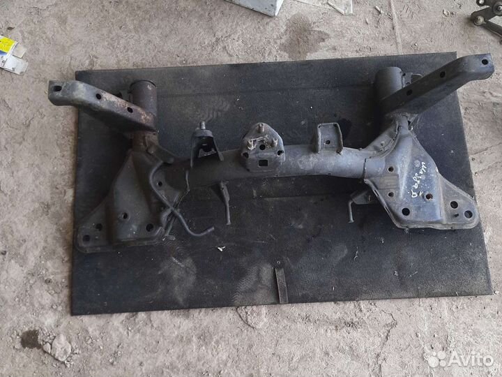 Балка подрамник передняя Mazda Premacy