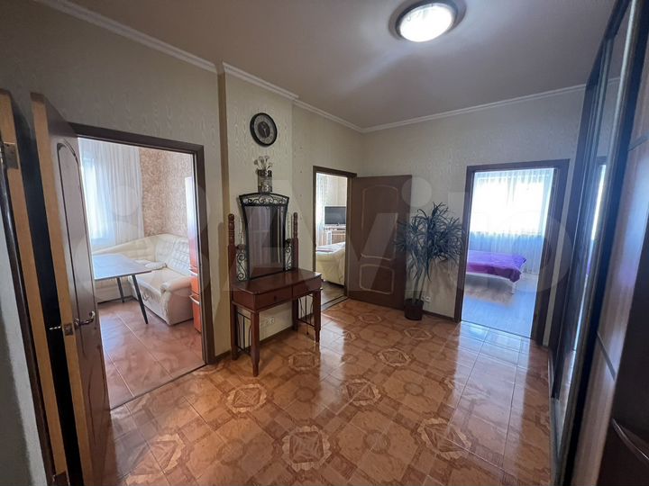 2-к. квартира, 68 м², 3/17 эт.