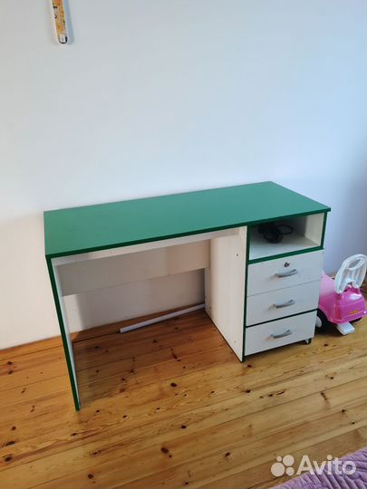Письменный стол