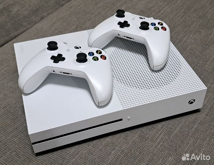 Xbox One s 2 геймпада 1tb