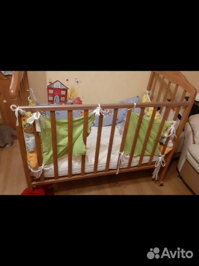 Детская кровать с бельём и матрацем