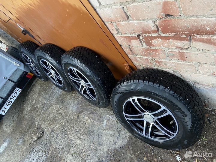 R15 Viatti Bosco Nordico V-523 205/75, PCD 5x139.7 DIA 98.6