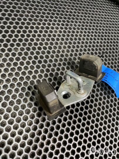 Петля замка крышки багажника Hyundai ix35