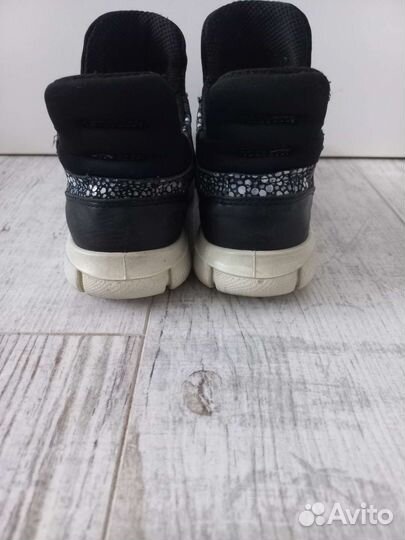 Лёгкие ботиночки для девочки ecco 30размер