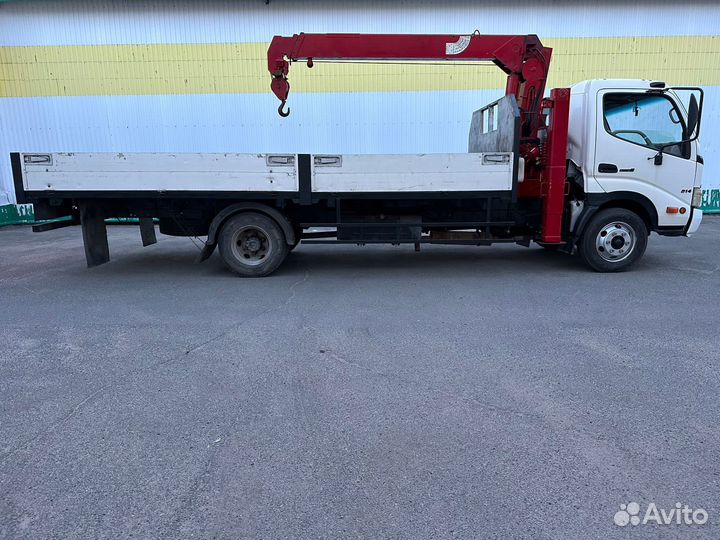 Hino 300 (Dutro) с КМУ, 2011