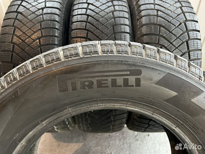 Pirelli Ice Zero FR 215/65 R16