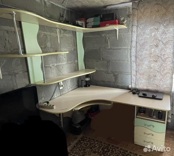 Письменный стол