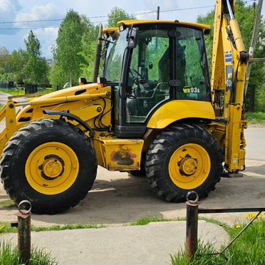 Экскаватор-погрузчик Komatsu WB93S-5E0, 2011