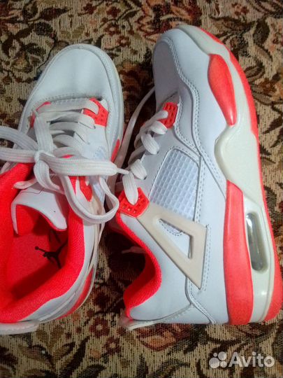 Обувь спортивная