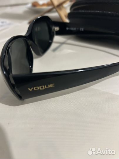 Солнцезащитные очки vogue