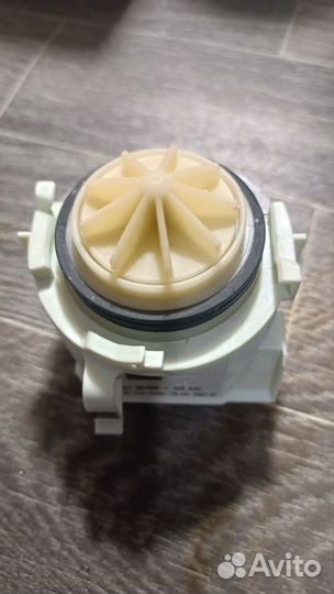 Помпа + другие запчасти для пмм Bosch/Siemens