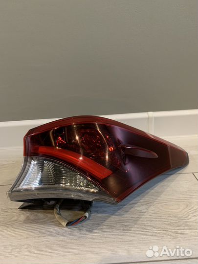 Стоп сигнал toyota auris zre186