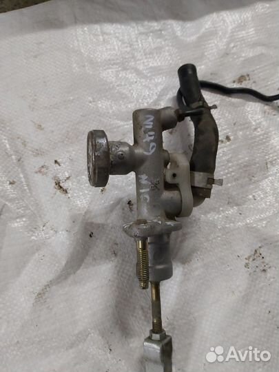 Nissan Almera N16 Цилиндр сцепления главный