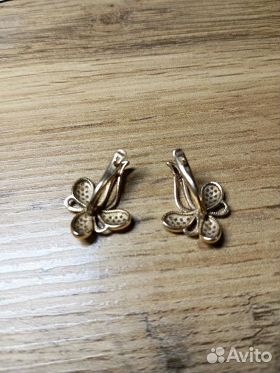 Золотые серьги