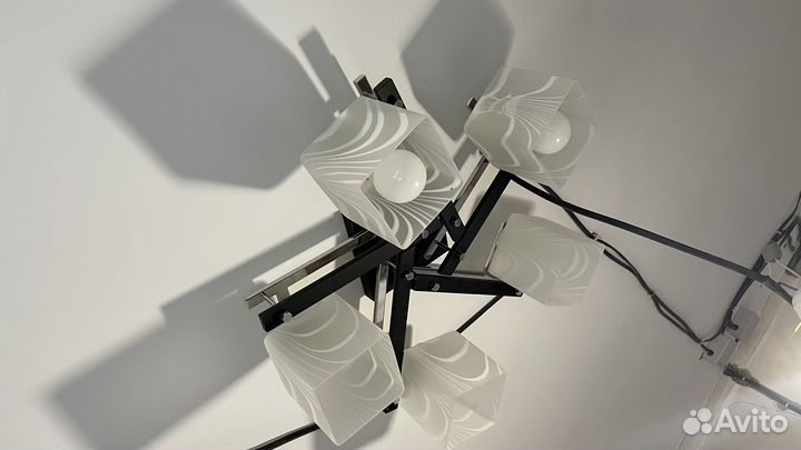 Люстра в хорошем состоянии