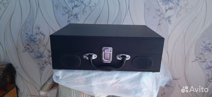 Проигрыватель виниловых пластинок