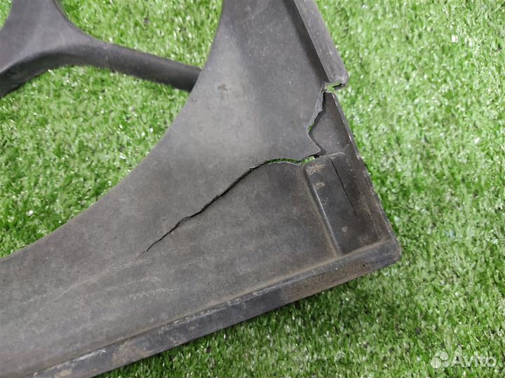 Диффузор (рамка) вентилятора Mitsubishi Lancer 10