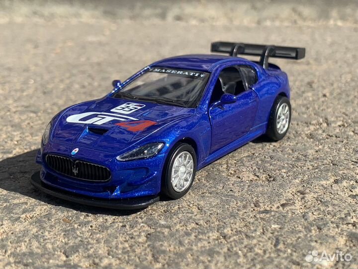 Металлическая модель Maserati