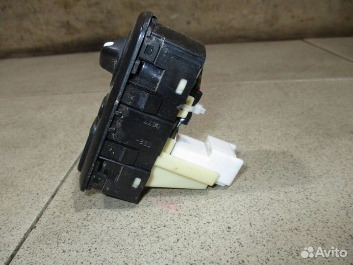 Блок кнопок Toyota Land Cruiser Prado 120