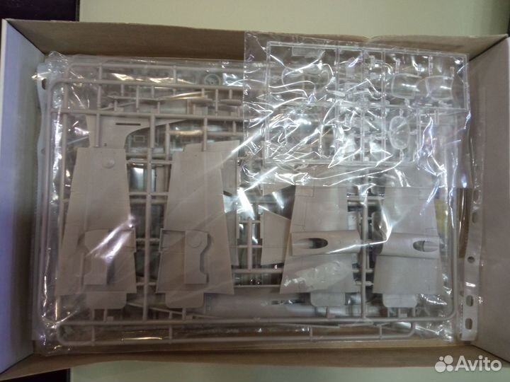 Сборная модель самолета 1:48 Grumman OV-1A Mohawk