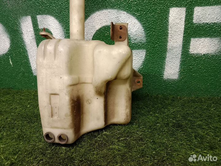 Бачок омывателя для Toyota Avensis 1