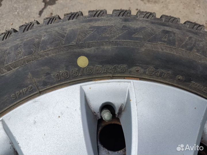 Bridgestone Blizzak Spike-01 195/65 R15 и 195/65 R15