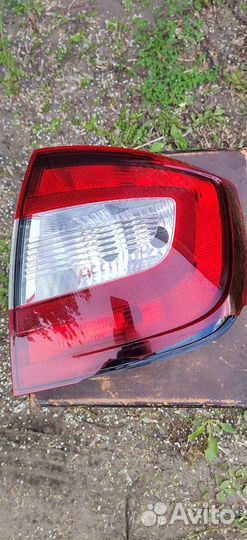 Фонарь задний skoda rapid