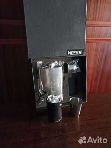 Фляжка из нержавейки со стопками