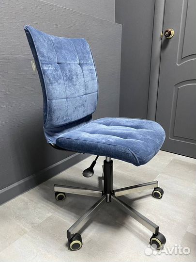 Офисное кресло/офисный стул на колёсиках