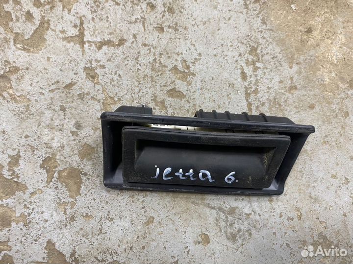 Кнопка открывания багажника Volkswagen Jetta 6