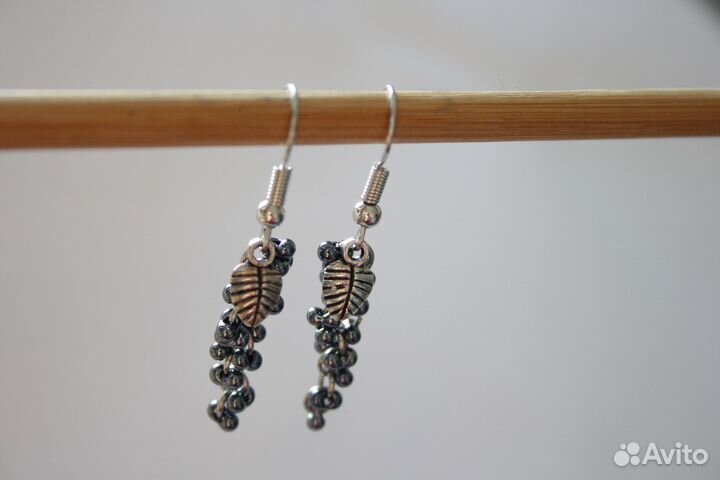 Серьги с черным бисером