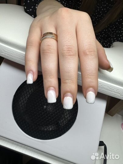 Модель на маникюр
