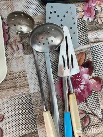 Кастрюли, ложки, ножи,дуршлаг