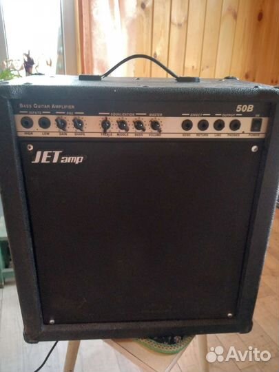 Басовый комбоусилитель