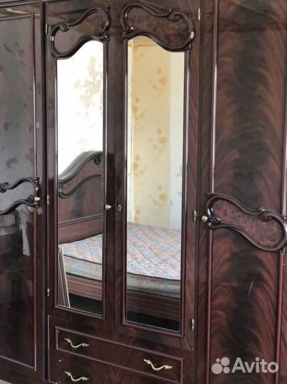 Шкаф плательный