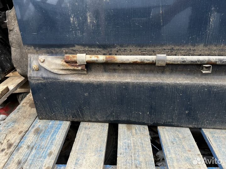 Дверь передняя правая volkswagen passat b3 Седан