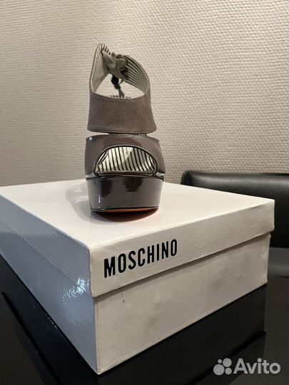 Босоножки женские Moschino