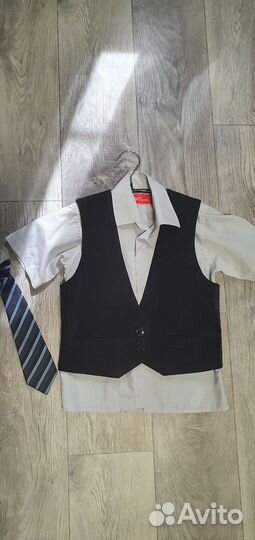 Жилетка,рубашка и галстук для мальчика