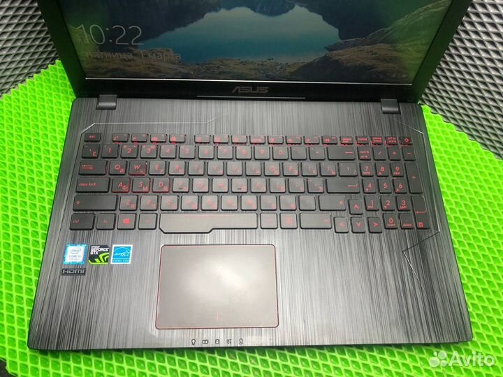 Игровой ноутбук Asus i5-7300/8Gb/240SSD1Tb/GTX1050