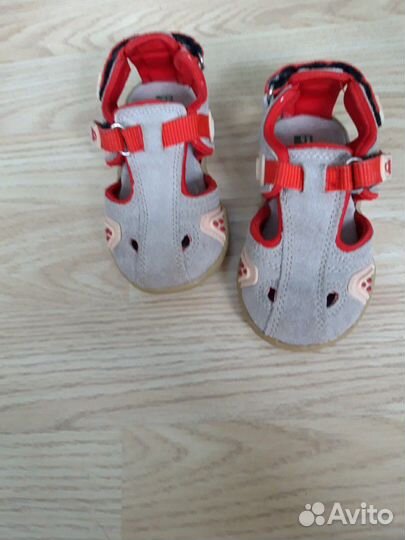 Детские сандалии новые