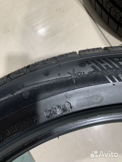 Tourador Winter Pro TSU1 275/40 R21 и 315/35 R21