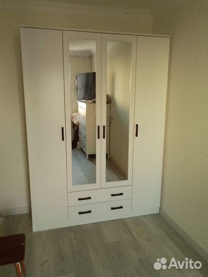 Шкаф с зеркалом