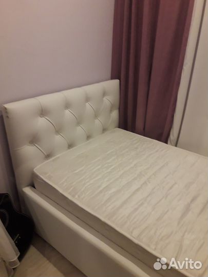 Кровать с матрасом
