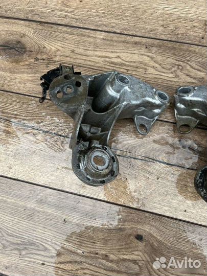 Кронштейн Volkswagen Passat 2.0