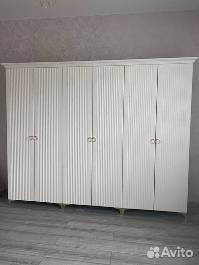 Шкаф распашной
